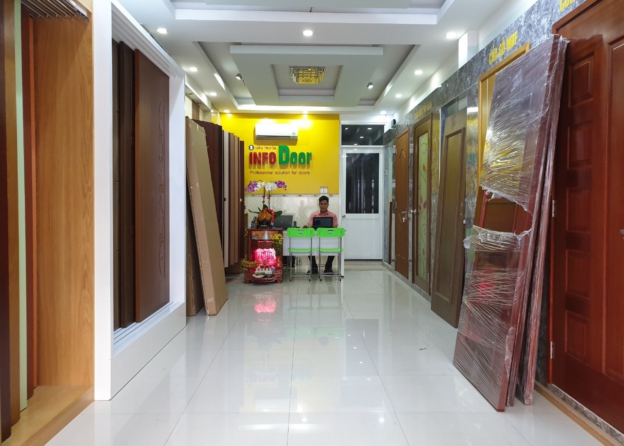cửa nhà vệ sinh